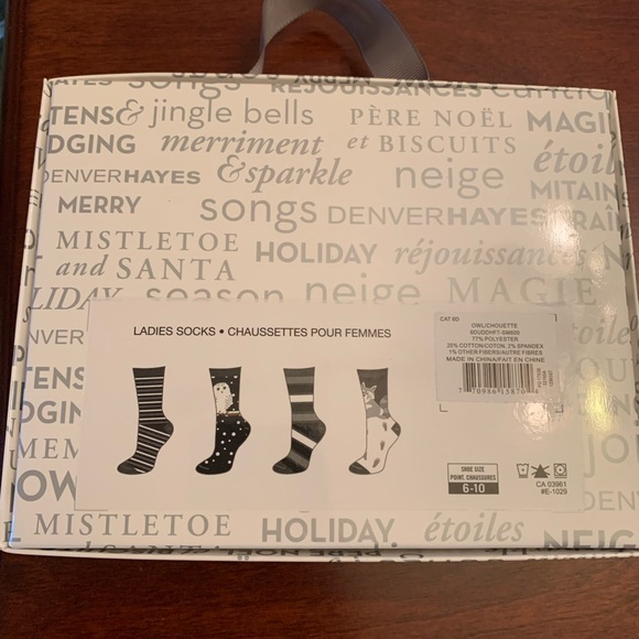 Ladies Holiday Socks 4 Pairs - Picture 2 of 3